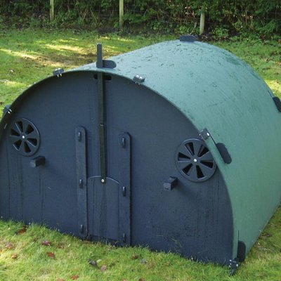 recycled plastic standard hen ark in green