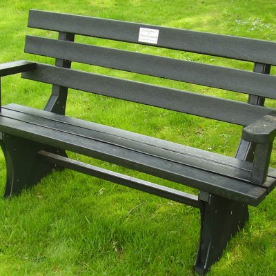 solway memorial bench made from recycled plastic with memorial plaque